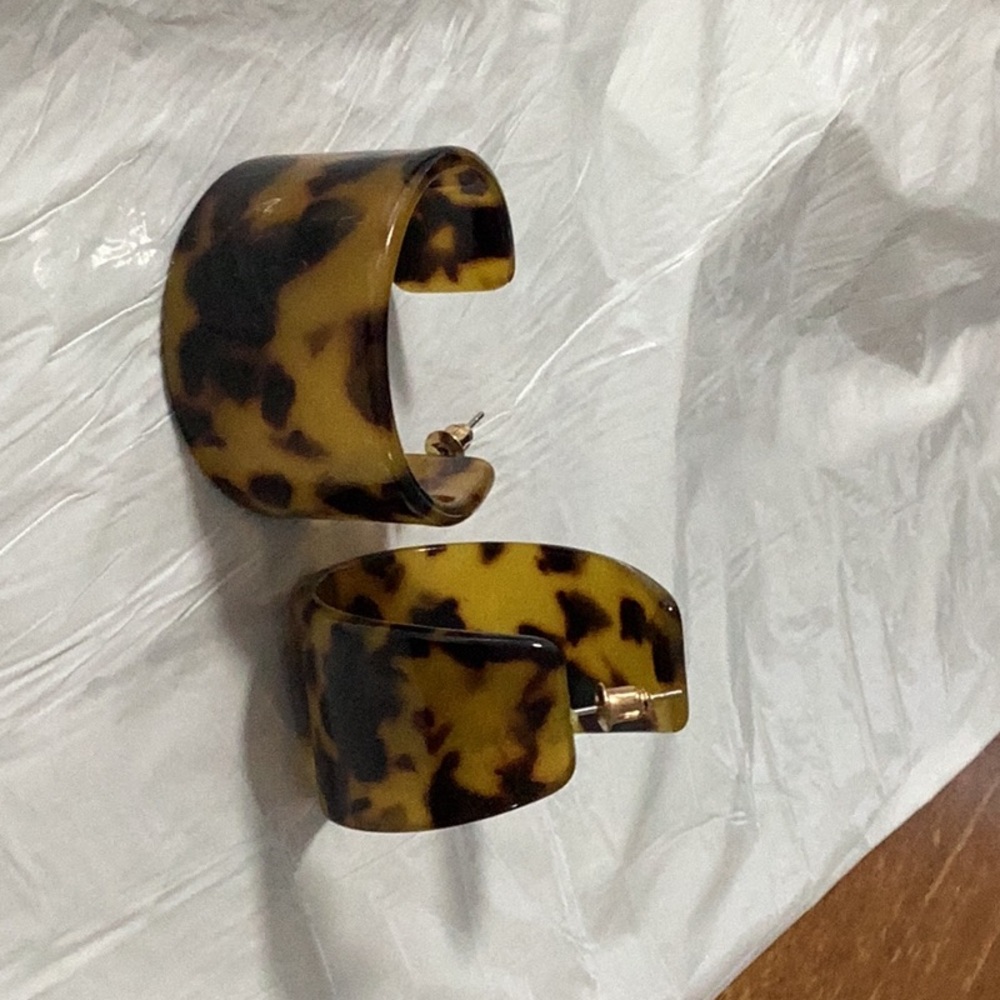 Earrings 2.5 inches wide 3.5 inches length good condition